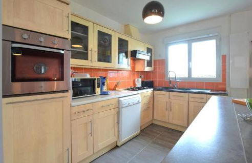 Beautiful Home In Auberville With Wifi - Photo 7