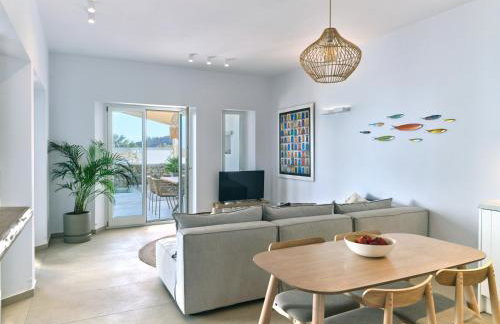 Private Luxury Scarlet beachfront villa, Molos, Paros - Photo 7