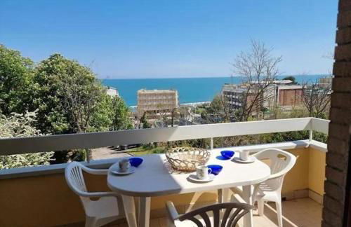 APPARTAMENTO VISTA MARE -E- con 2 camere da letto -Residence azzurro - Foto 2