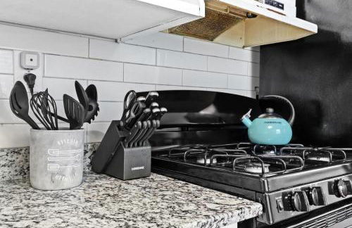 Stylish Home in Historic District Near Riverwalk - Foto 46