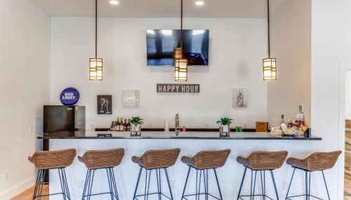 6 BDRM Wine Country Compound on 2 Acres! Pool/HotTub & Club House - Foto 2