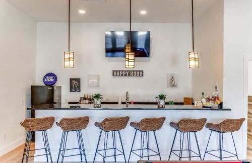 6 BDRM Wine Country Compound on 2 Acres! Pool/HotTub & Club House - Foto 2