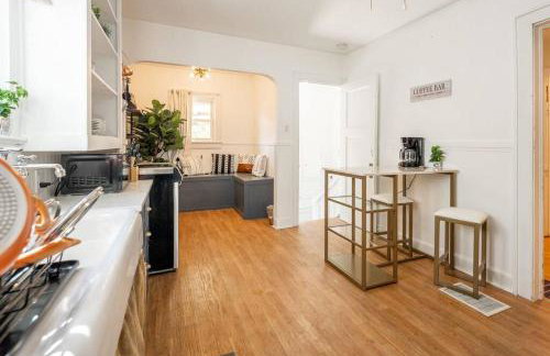 Charming Modern Farmhouse Retreat - Foto 8