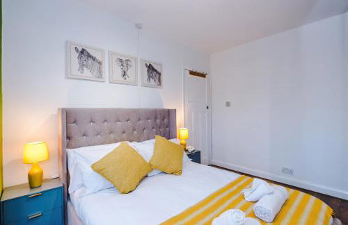 The Lyme Lounge - Contemporary & Stylish 3BR Home - Sleeps 7 with Parking & Wi-Fi - Perfect For Business or Work Stays - By Parydise Properties - Foto 10