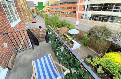 Redhill Town Centre 3 bed House near Gatwick Airport, easy commute to London - Foto 21