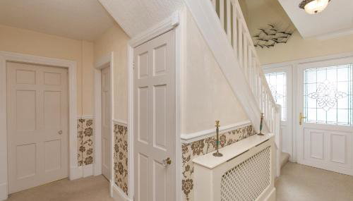 The Cottage on the Beach - Sleeps 7 - Large Garden - Foto 2, wardrobe, heating