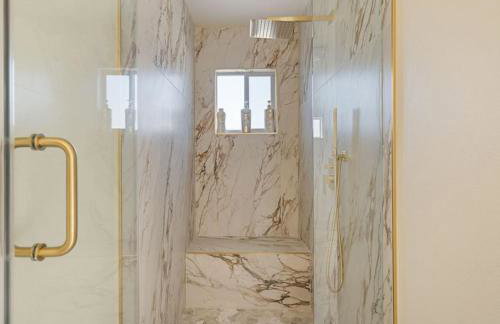 Sunlit Oasis with Heated Pool and Jacuzzi 20 minutes to Disneyland - Foto 16