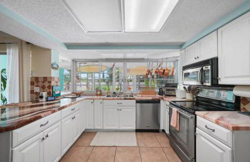 Golf Cart-Jacuzzi-Surfing Abode on Hutchinson Island - Foto 25