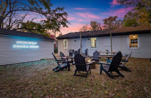 Game Room and Huge Yard with Fire Pit Yard Games and BBQ Near UE and Downtown - Foto 53