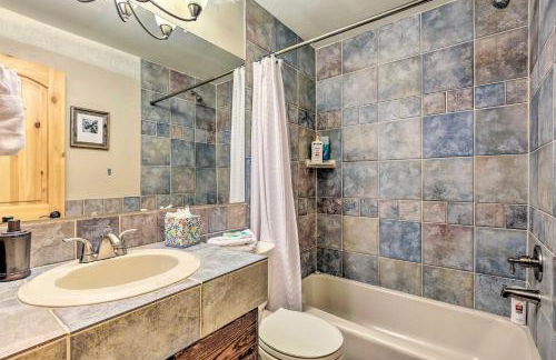 Silverthorne Ski Base with Mtn Views Walk to Trails - Foto 16