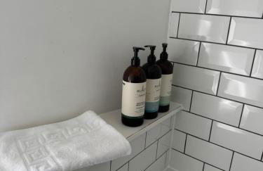 Beautiful 2-bed Study or Visit Flat - Photo 15