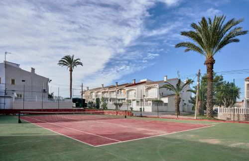 Sunny Coastal Retreat with Pool & Terrace - Foto 12