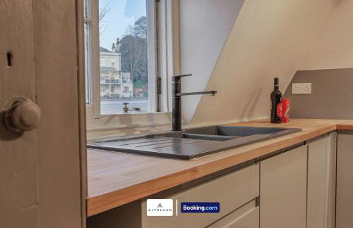 Spacestation Four 4 Bedroom Serviced Apartment By AltoLuxoExperience Short Lets & Serviced Accommodation With Free Wifi - Foto 8