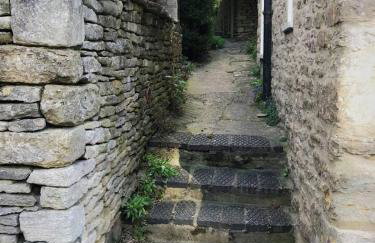 Bibury Riverside Cottage Grade II listed 6ppl - Foto 18
