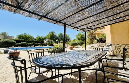 Villa Oasis WITH LARGE PRIVATE SWIMMING POOL - Foto 11