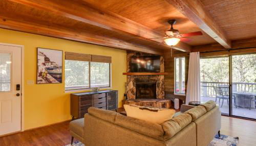 Spacious Groveland Cabin with Wraparound Deck! - Foto 5