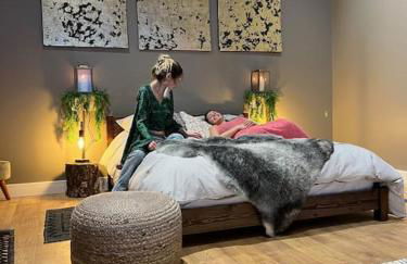 Quirky, Luxury Hideaway - Photo 16