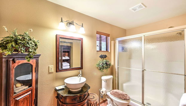 Deck & Forest Views: Peaceful Prescott Cabin - Photo 3, Intérieur