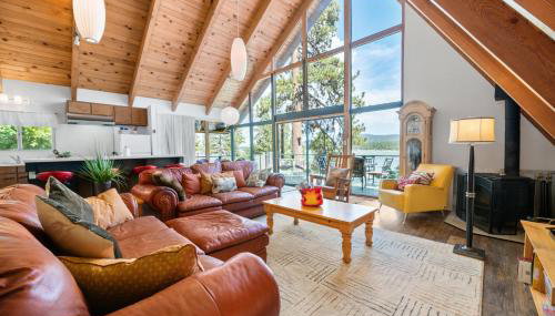 Moonlight Shores Lakefront - Lakefront home with hot tub! - Foto 3