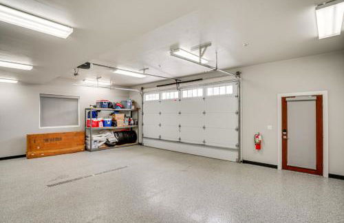 Road America Retreat Modern Villa with Garage! - Foto 23