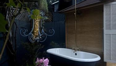 Sal's Beach Cottage Retreat - Foto 1, Garden, Shower