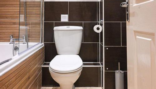 Spacious 2 Bedroom Balcony Flat with Parking and Fast WiFi - Foto 5