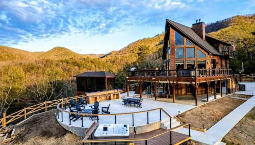 Luxurious A-Frame Mountain Retreat with Hot Tubs & Game Room Near Seneca Rocks, Milam, WV - Foto 2