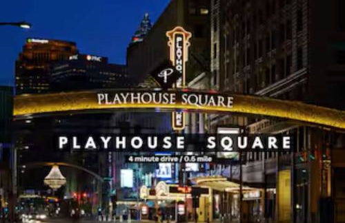 Modern Condo w/ Cathedral Views in Great Location - Foto 40