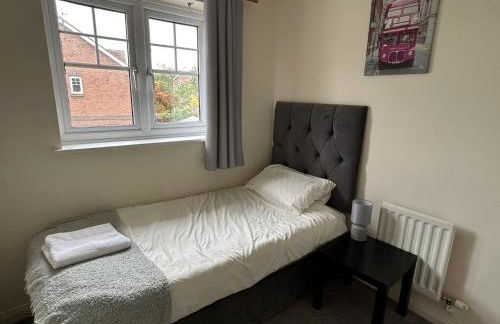 Quiet 3 bed semi with off street parking - Foto 22