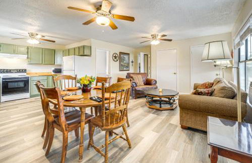 Group Getaway! Hill Country Basecamp with Trails - Foto 1