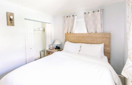 Coastal Farmhouse with mini Golf, Private Beach &Spa - Photo 11