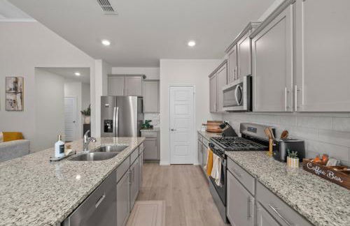 Luxurious 4-Bed Home with Pool Table & Nearby Pool - Foto 13