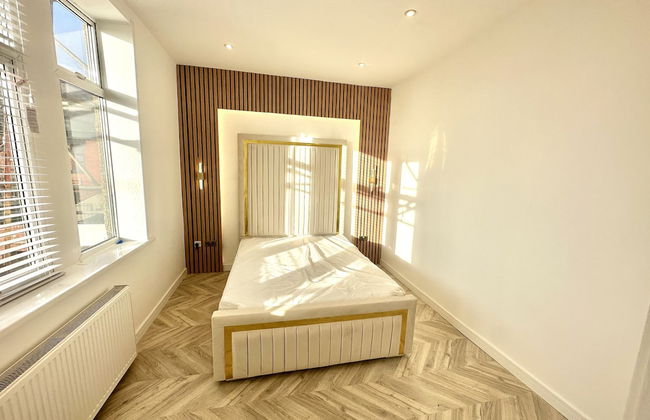 Remarkable 2-bed Apartment in Sunderland - Photo 4