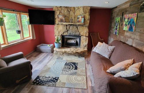 Waterfront 2 Bdrm Cabin with Best Sunset View and Huge Yard - Foto 5