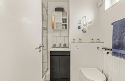 Amazing Marina-Overlooking 1Bed - Photo 20