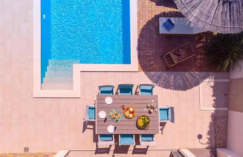 VILLA STOZAK, private heated pool, cinema room and sauna, 7 km from beach - Photo 7