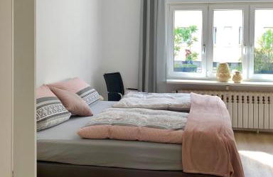 Erdgeschoss-Wohnung mit 2 Schlafzimmern, Balkon und Parkplatz - Foto 7