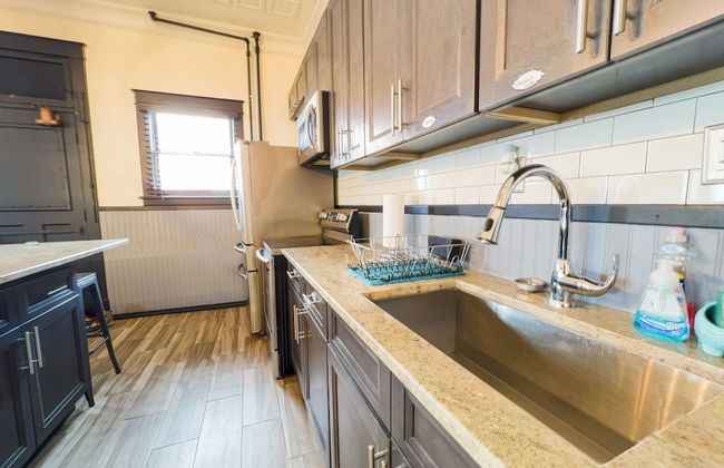 The Pub with Private Yard & Parking, Near the Falls & Casino by Niagara Hospitality - Foto 26