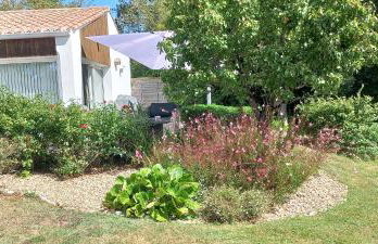 Charmante maison avec spa, sauna et jardin privatif - Photo 17