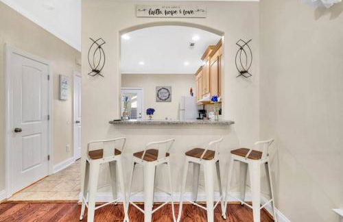 Cozy 2B Townhouse King Bed Free Parking TV in BRs - Foto 8