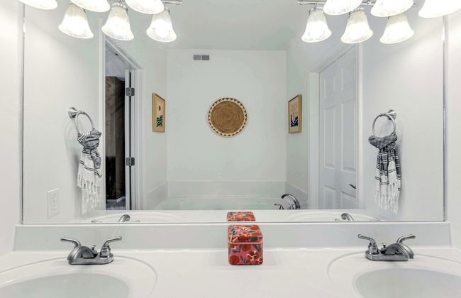 Panoramic Sunset Escape Waterfront Condo for 7! - Photo 19