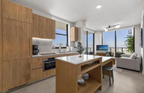 Modern Condo Steps from Bayside & Kaseya Center - Foto 13