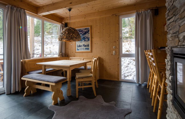 Lavish Chalet With Outdoor hot tub - Foto 26