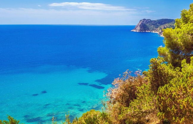 Oceanfront Retreat in Sant Josep de sa Talaia With Shared Pool - Foto 10