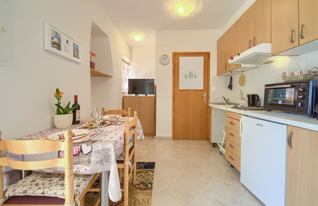 Chic and Charming Krk Downtown Apartments - Photo 17