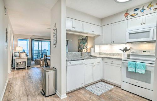 Oceanfront Condo with Furnished Deck and Views! - Foto 8