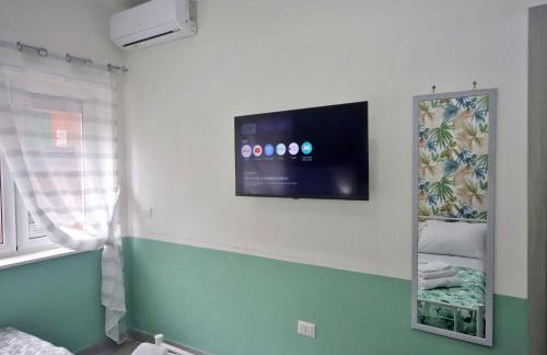 Dimora di Antonietta Room - near Train Station & Wi-Fi - Foto 26