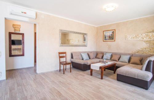 Villa Dijana West - Photo 2