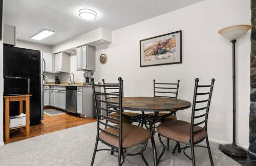 Moose Meadows- Near the airport, centrally located - Foto 12