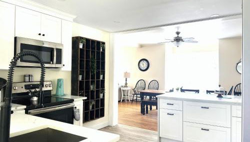 Main House - 3 Story 5 Bed 3 Bath Private Deck Courtyard Pet Friendly fee applies - Foto 5